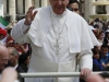 Papa Francesco anche in questa occasione si è fatto apprezzare per la sua umiltà e vicinanza ai deboli