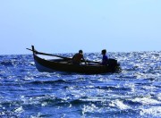 "E' una immagine che amo particolarmente, c'è il sole, c'è il mare ed il vento, ma anche una barca con un vecchio ed un bambino. E' il mare che raccoglie su di sé gli altri due elementi è il mare la fonte inesauribile e sicura di sostentamento ed è sul mare che si tramandano fra il vecchio ed il bambino i codici della eterna sopravvivenza" Mario Marulli