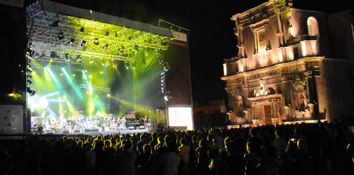 “Notte della Taranta 2013”: musica, cultura, riflessione e un grande parterre di artisti Immagine “Notte della Taranta 2013”: musica, cultura, riflessione e un grande parterre di artisti