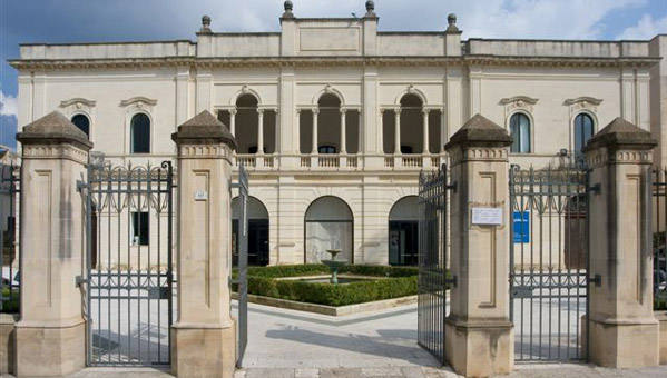“Aperto per Ferie”, scienza, cultura, arte ed economia del Salento Immagine “Aperto per Ferie”, scienza, cultura, arte ed economia del Salento