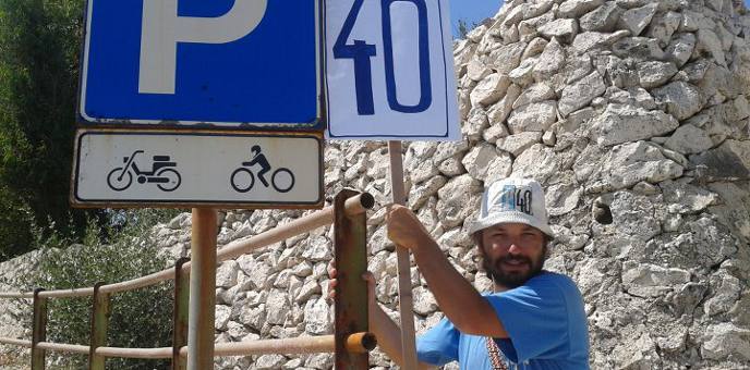 “P40 Sull’Adriatica Tour” e “Vane”, ecletticità e originalità del cantattore salentino Immagine “P40 Sull’Adriatica Tour” e “Vane”, ecletticità e originalità del cantattore salentino