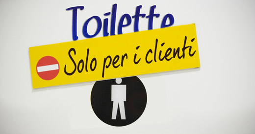 Ti scappa? O consumi o te la fai addosso Immagine Serve il bagno? O consumi o niente